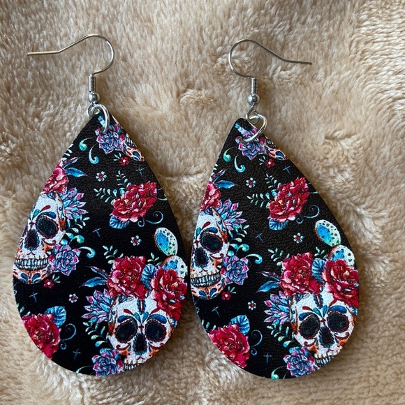 Skull candy floral earrings - Picture 2 of 2